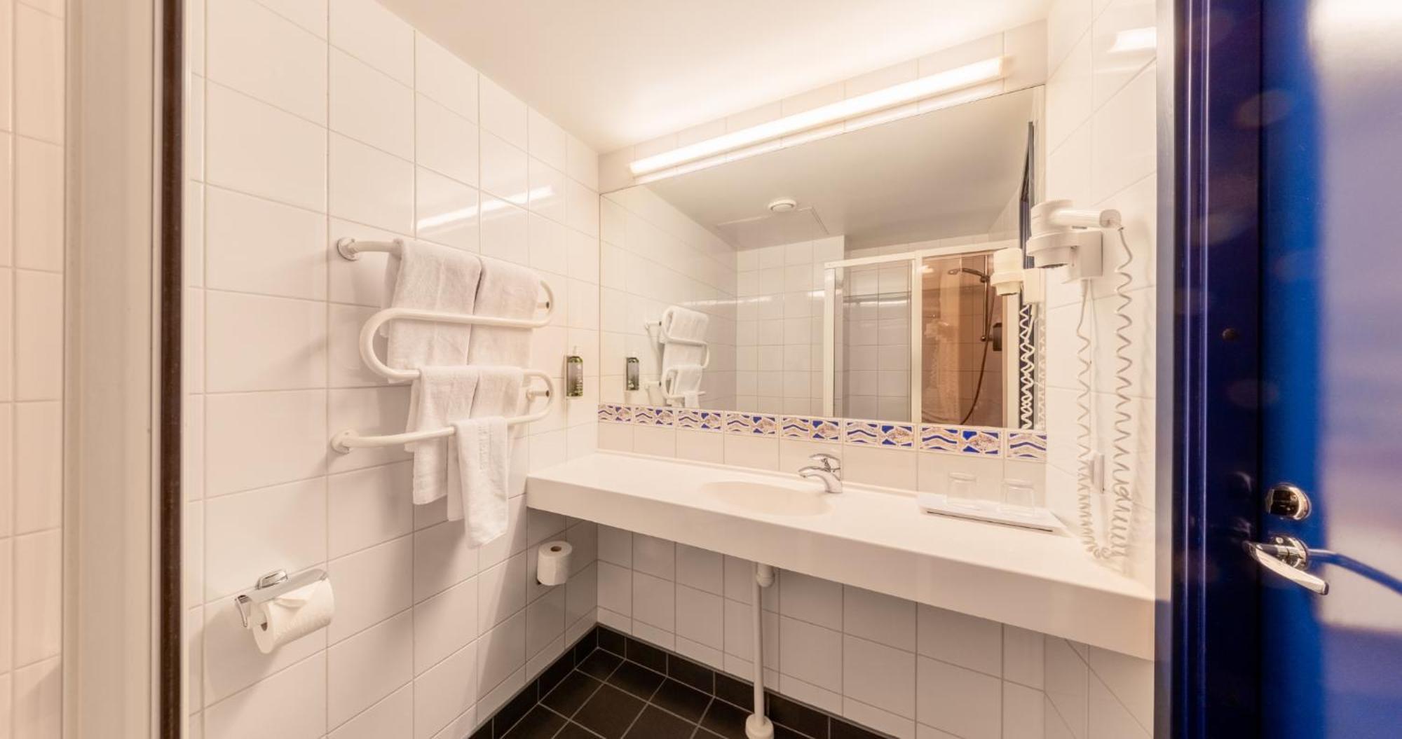 Отель Tallink Express 3*